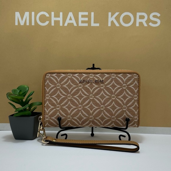 Michael Kors Wallet - Picture 1 of 9